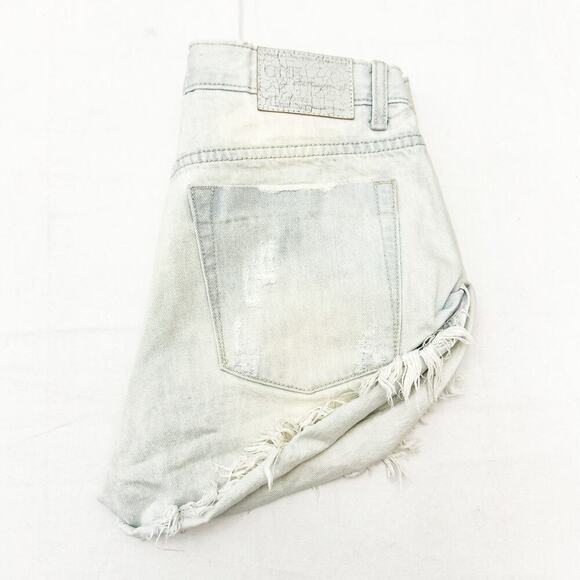 One Teaspoon Bandits Relaxed Fit Hi-Rise Light Raw Hem Denim Jean Short Size 26 - Picture 6 of 6